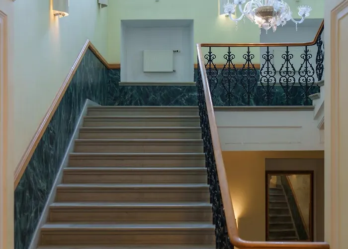 Classic Old Town Apartment *