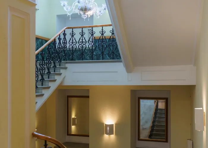 Classic Old Town Apartment *